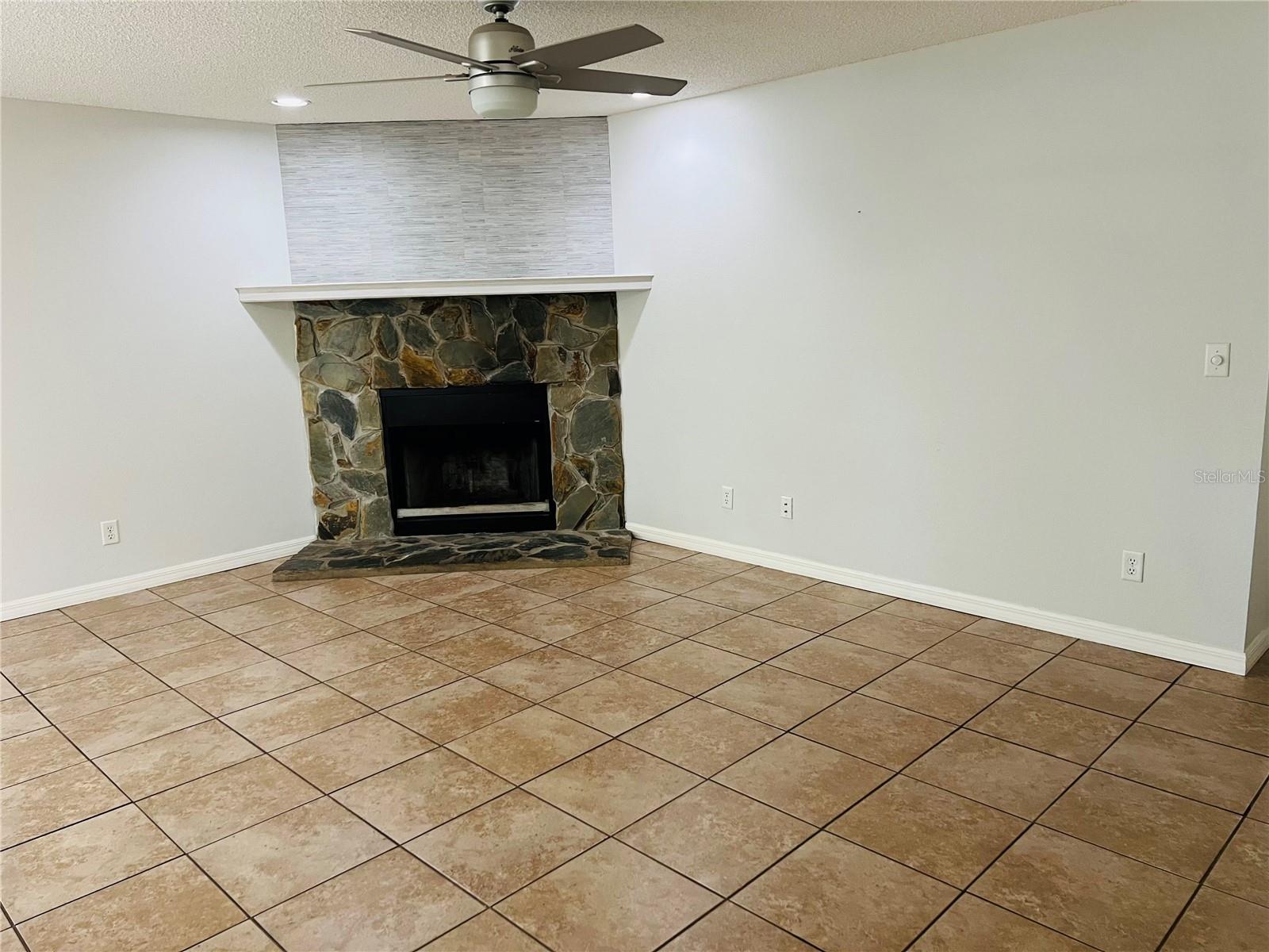 Image 7 of 45 For 1428 Covington Court