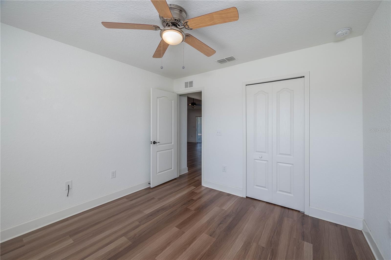 Image 16 of 22 For 343 Dinner Lake Court