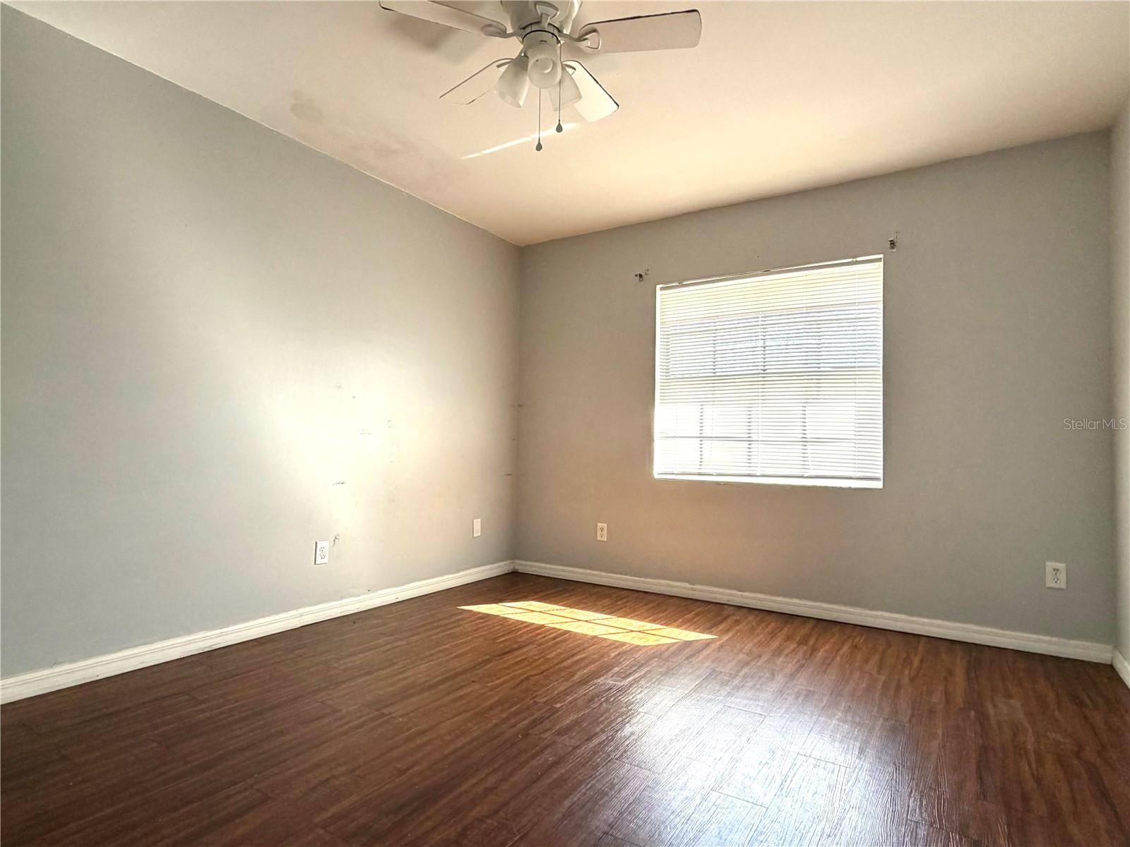 Image 5 of 6 For 610 Emerald Avenue 3