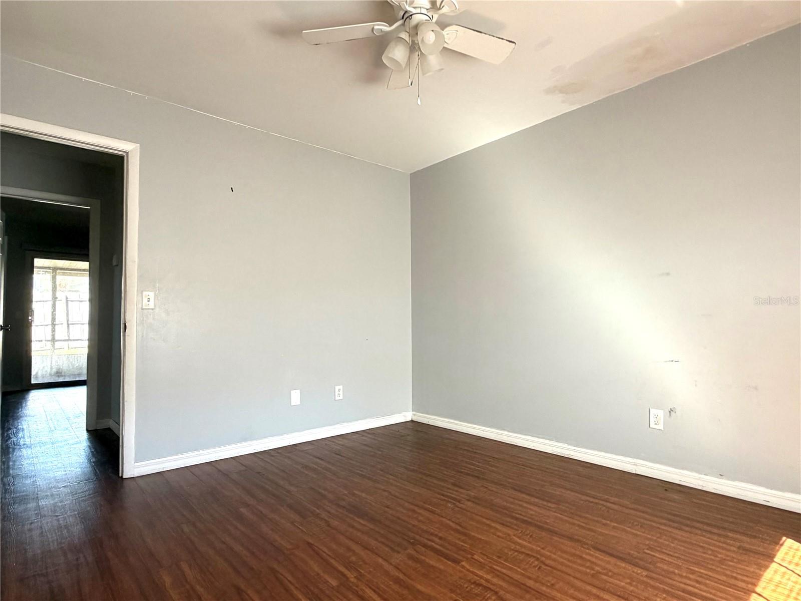 Image 6 of 6 For 610 Emerald Avenue 3