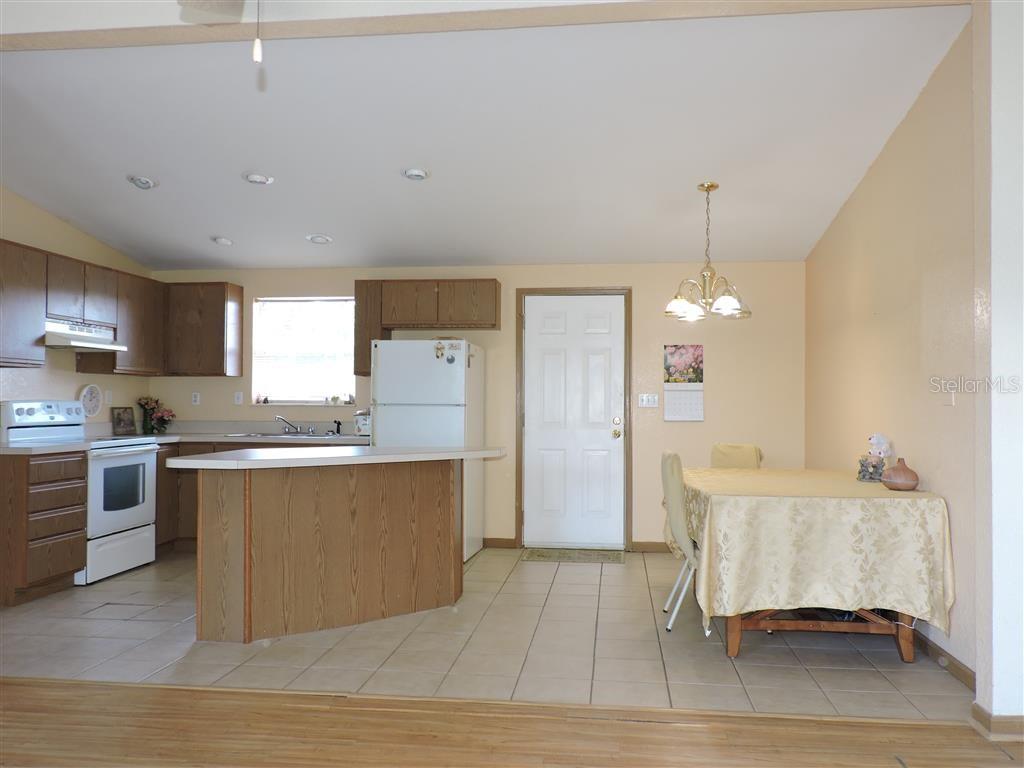 Image 7 of 29 For 2568 Tall Palm Avenue