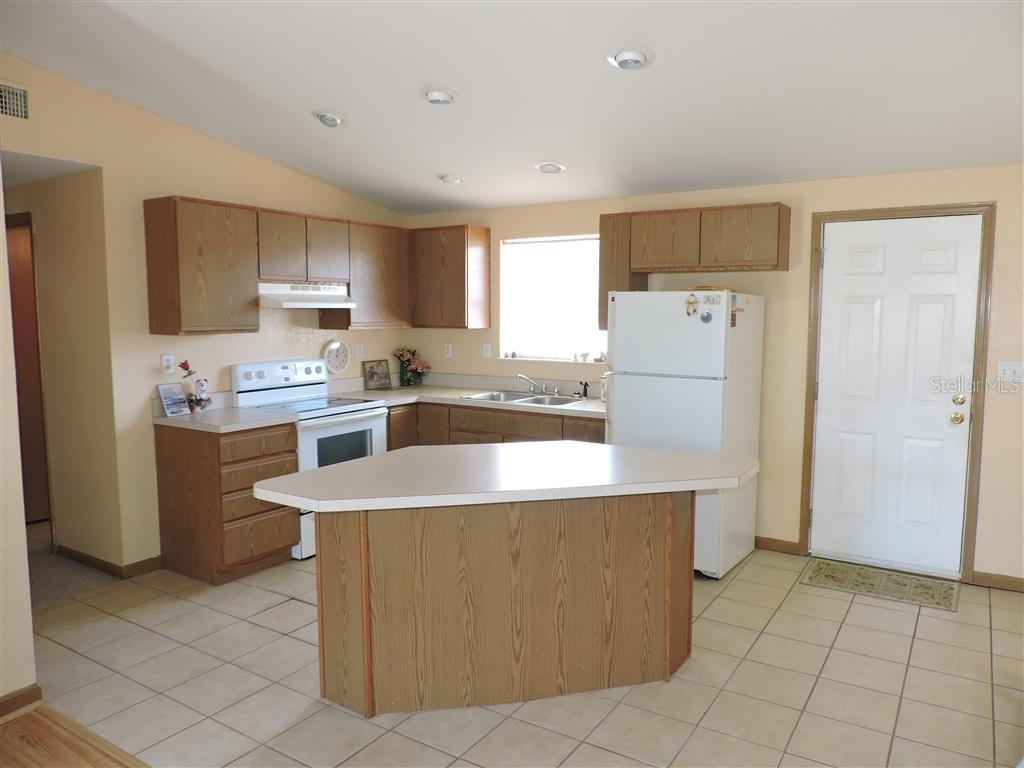 Image 8 of 29 For 2568 Tall Palm Avenue