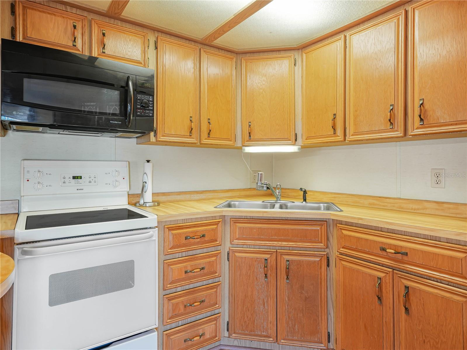 Image 17 of 40 For 27 Saddlebag Trail S