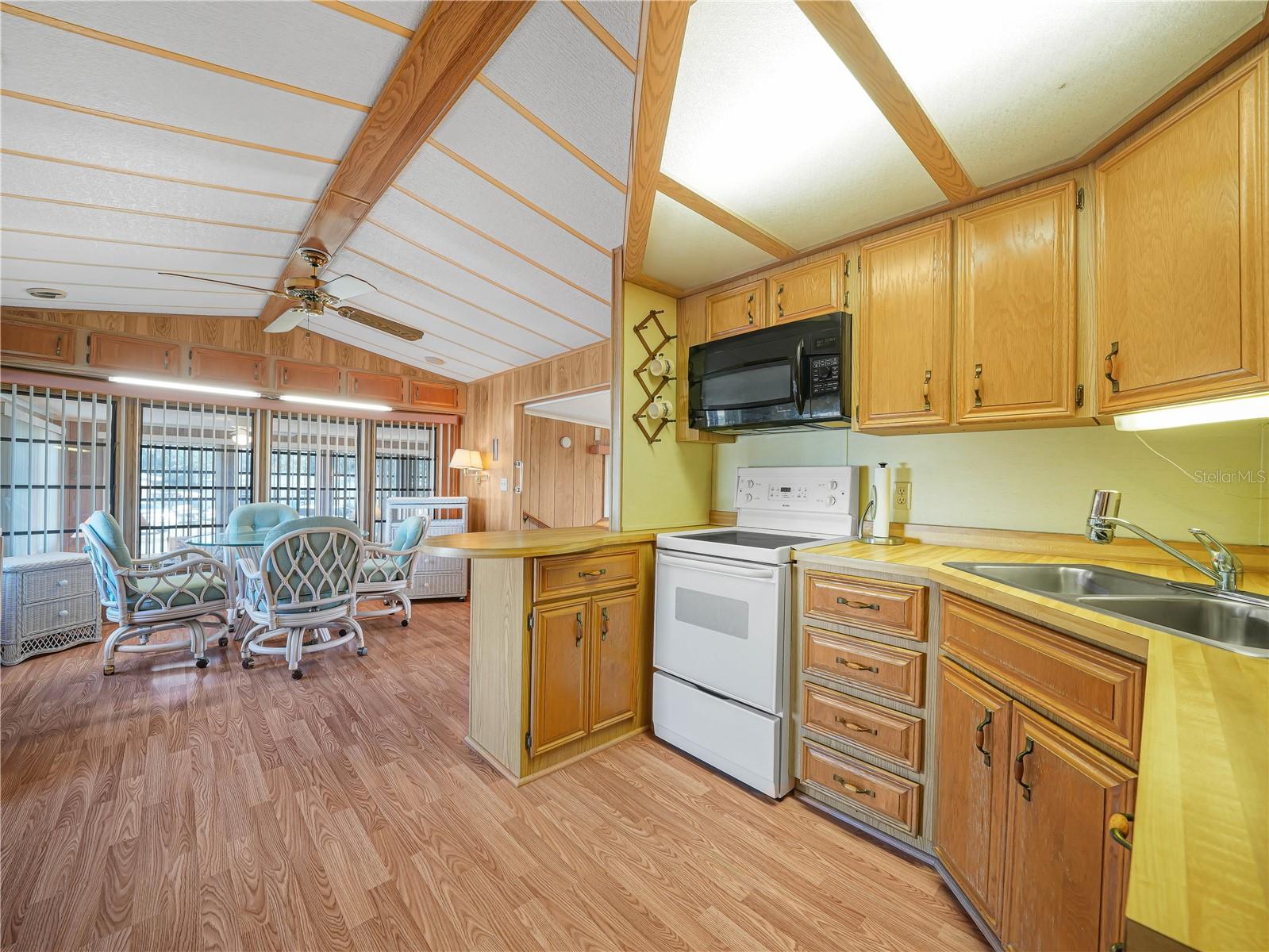 Image 18 of 40 For 27 Saddlebag Trail S