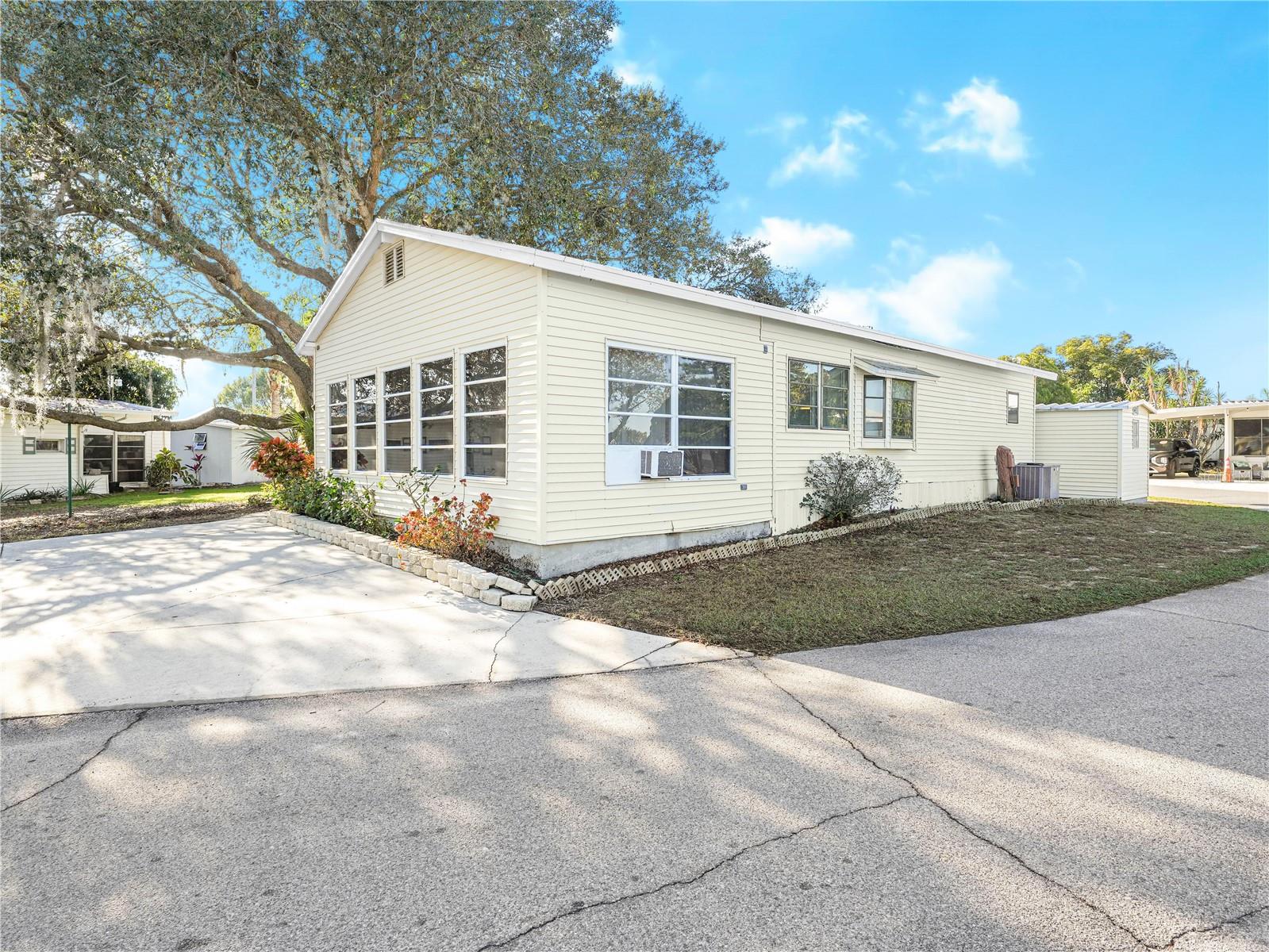 Image 24 of 40 For 27 Saddlebag Trail S