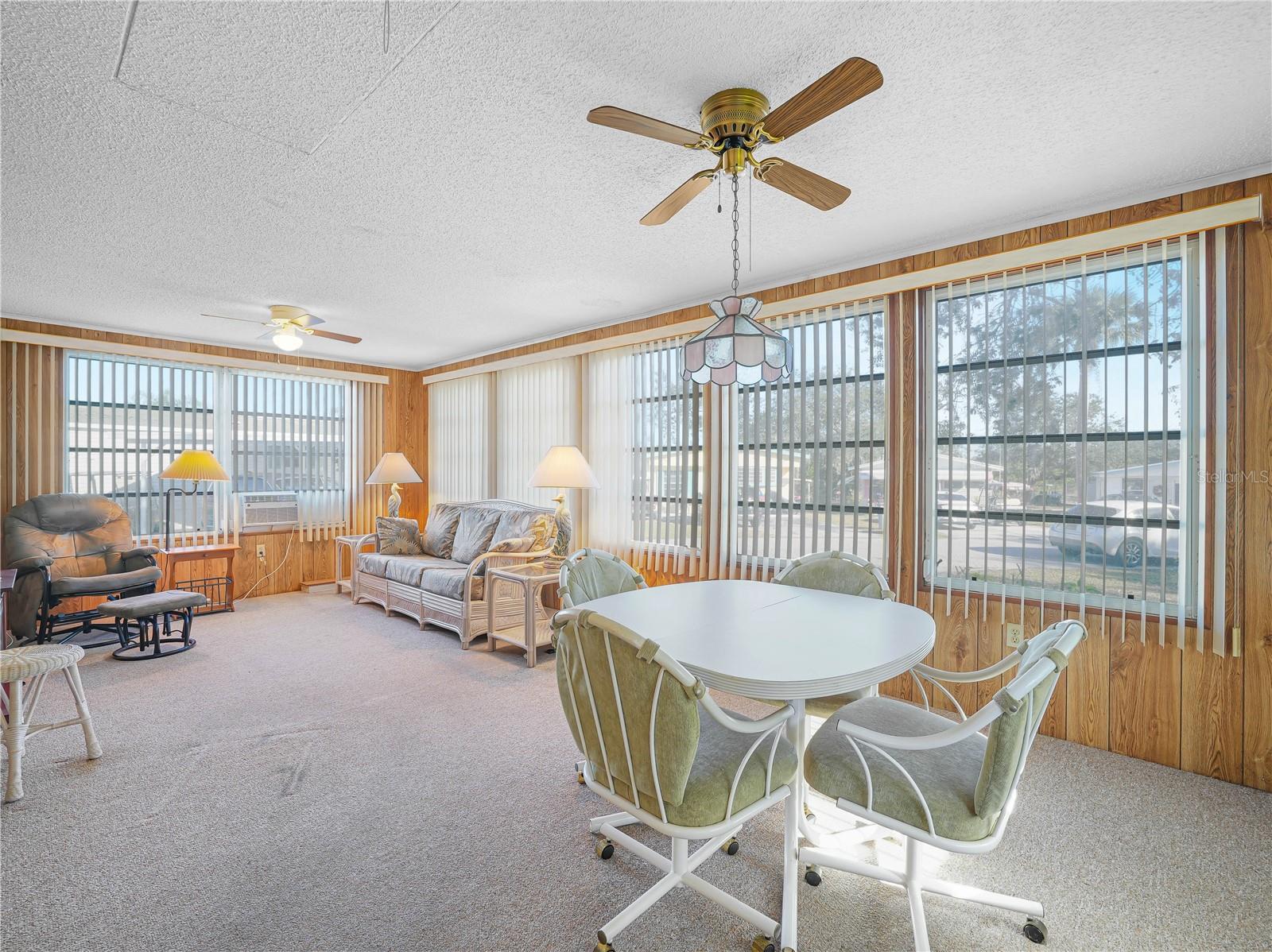 Image 3 of 40 For 27 Saddlebag Trail S