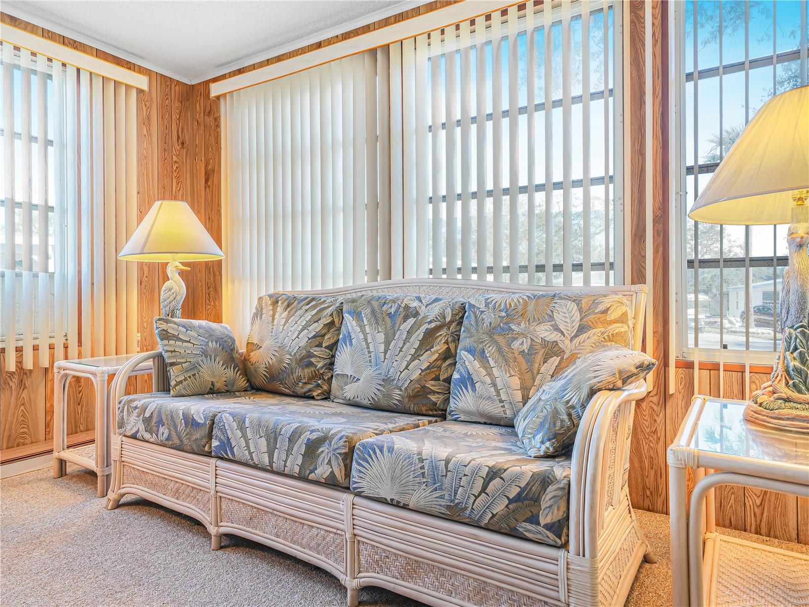 Image 5 of 40 For 27 Saddlebag Trail S