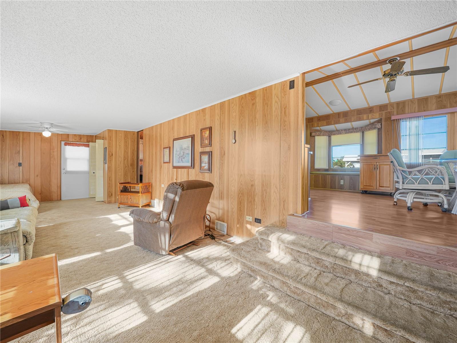 Image 6 of 40 For 27 Saddlebag Trail S