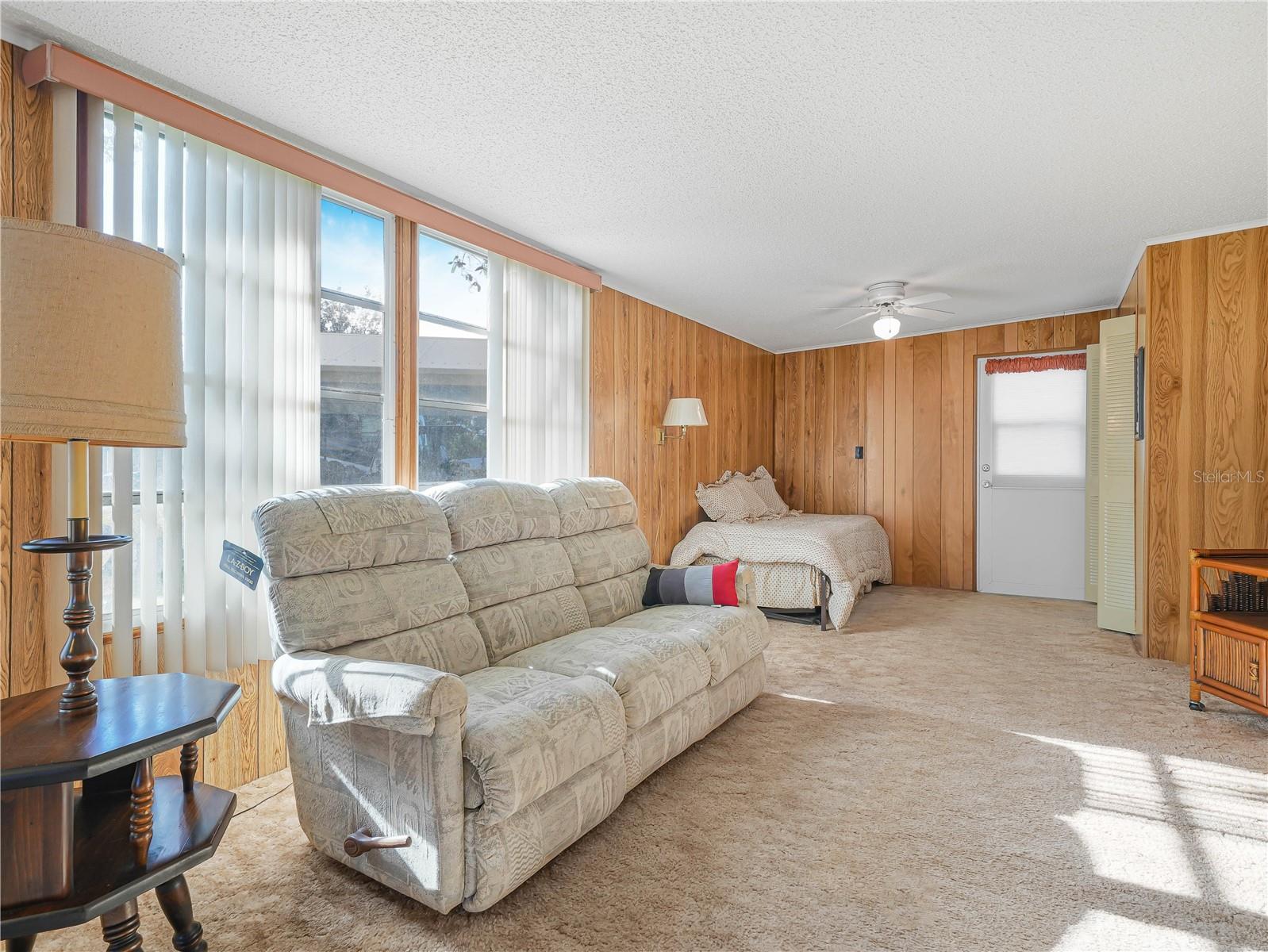 Image 7 of 40 For 27 Saddlebag Trail S