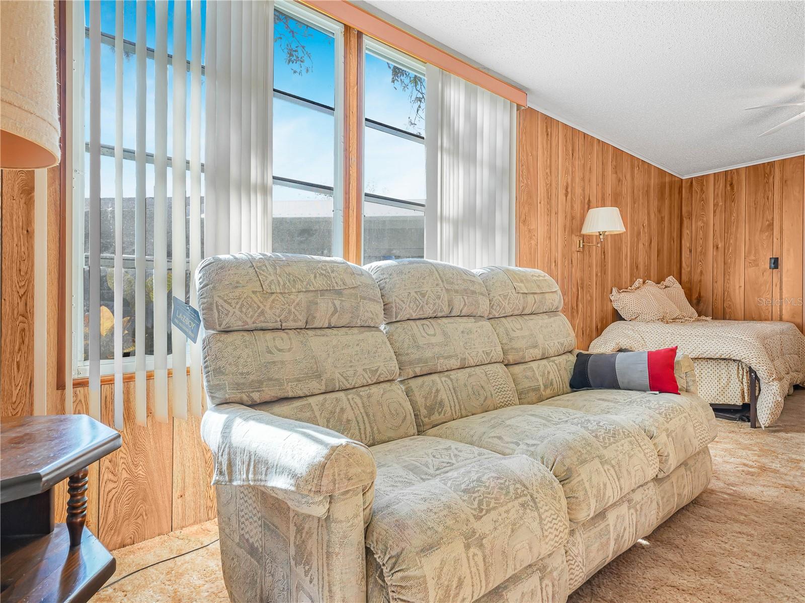 Image 8 of 40 For 27 Saddlebag Trail S