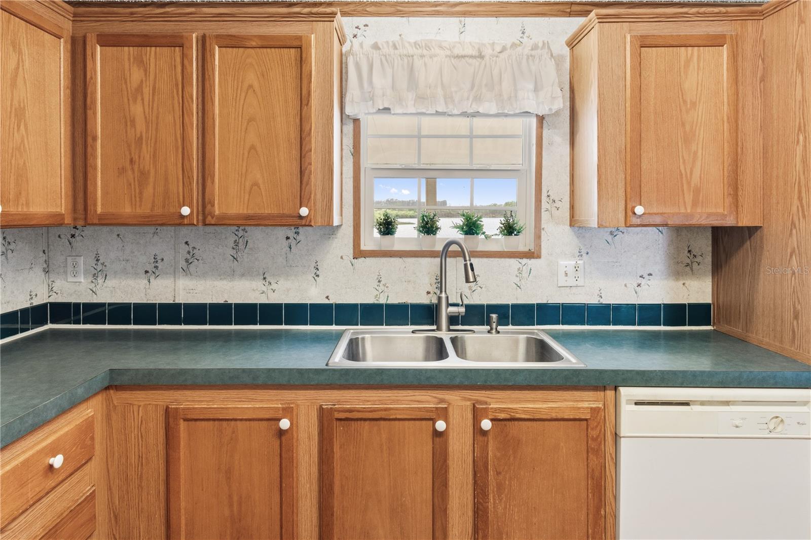 Image 12 of 40 For 116 Carver Street