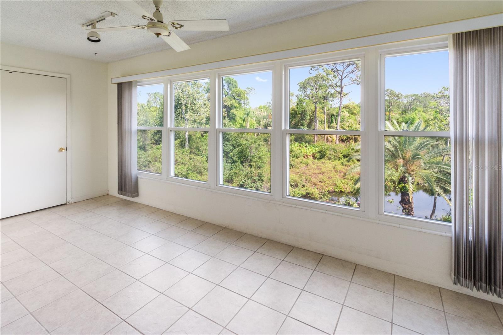 Image 10 of 34 For 200 El Camino Drive 312