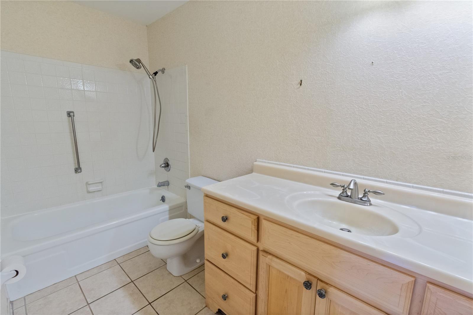 Image 14 of 34 For 200 El Camino Drive 312