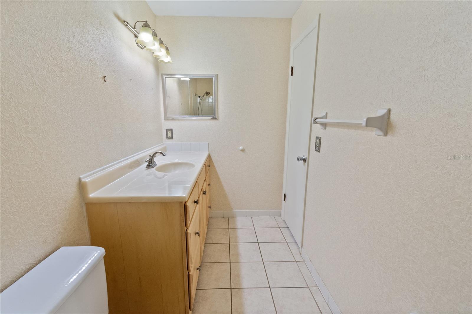 Image 15 of 34 For 200 El Camino Drive 312