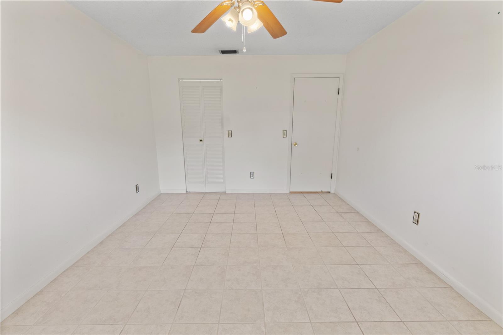 Image 21 of 34 For 200 El Camino Drive 312