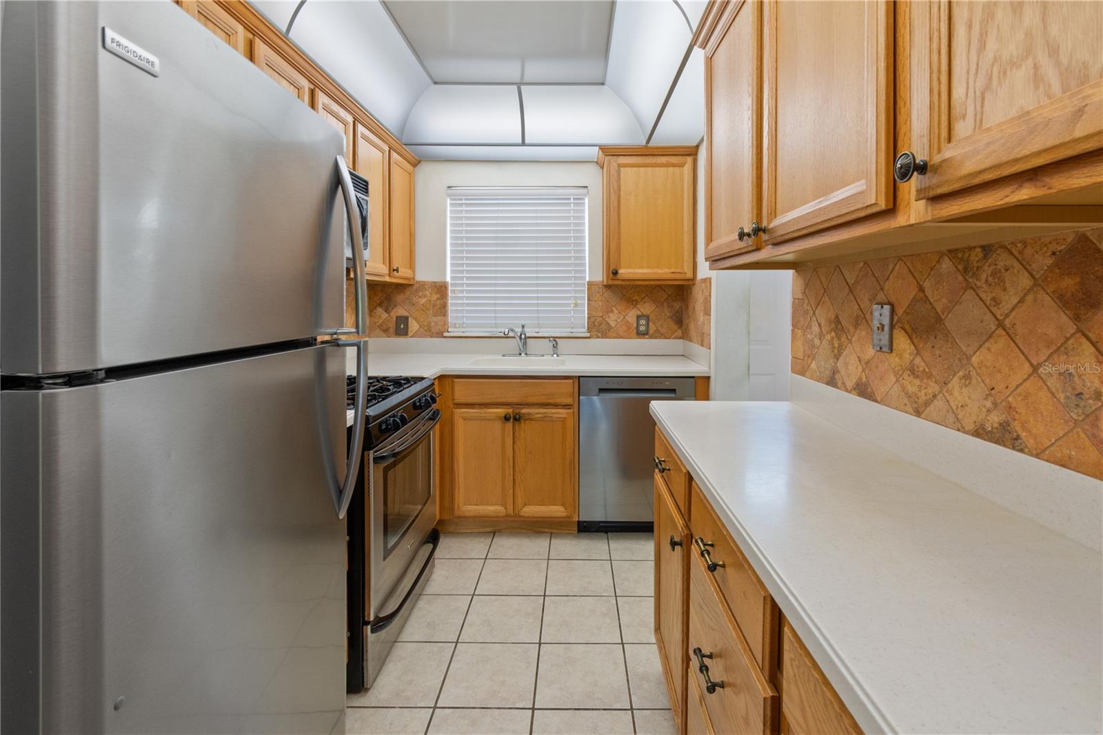 Image 5 of 34 For 200 El Camino Drive 312