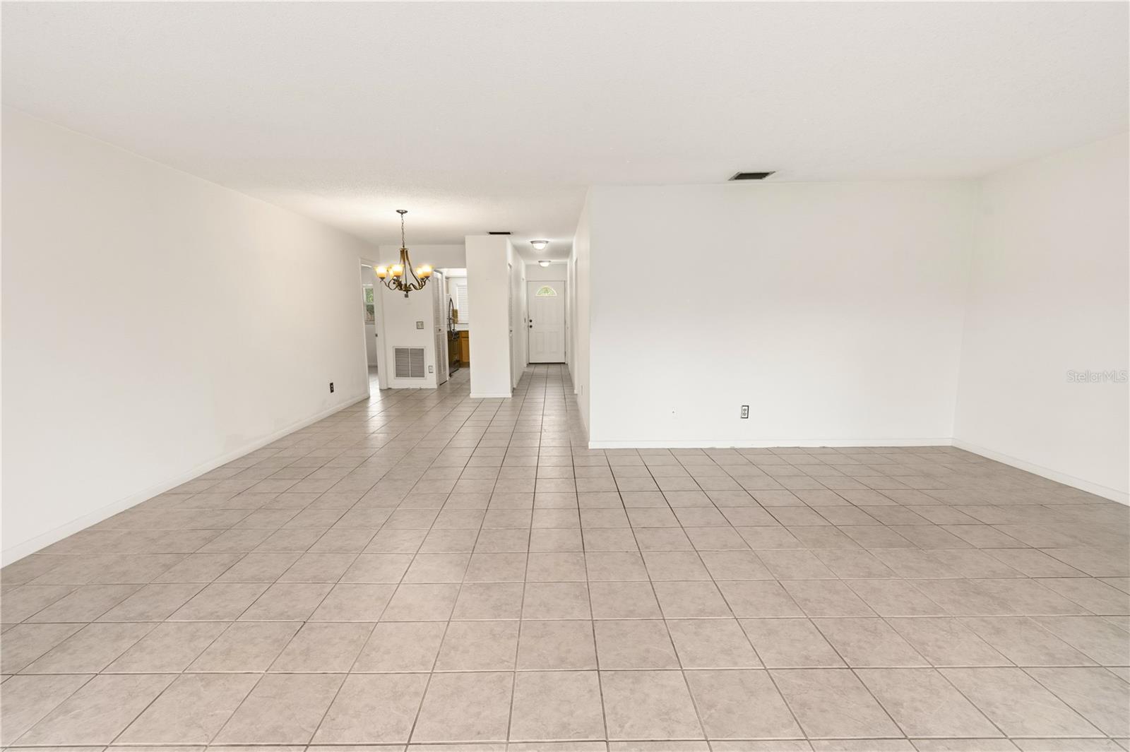 Image 7 of 34 For 200 El Camino Drive 312