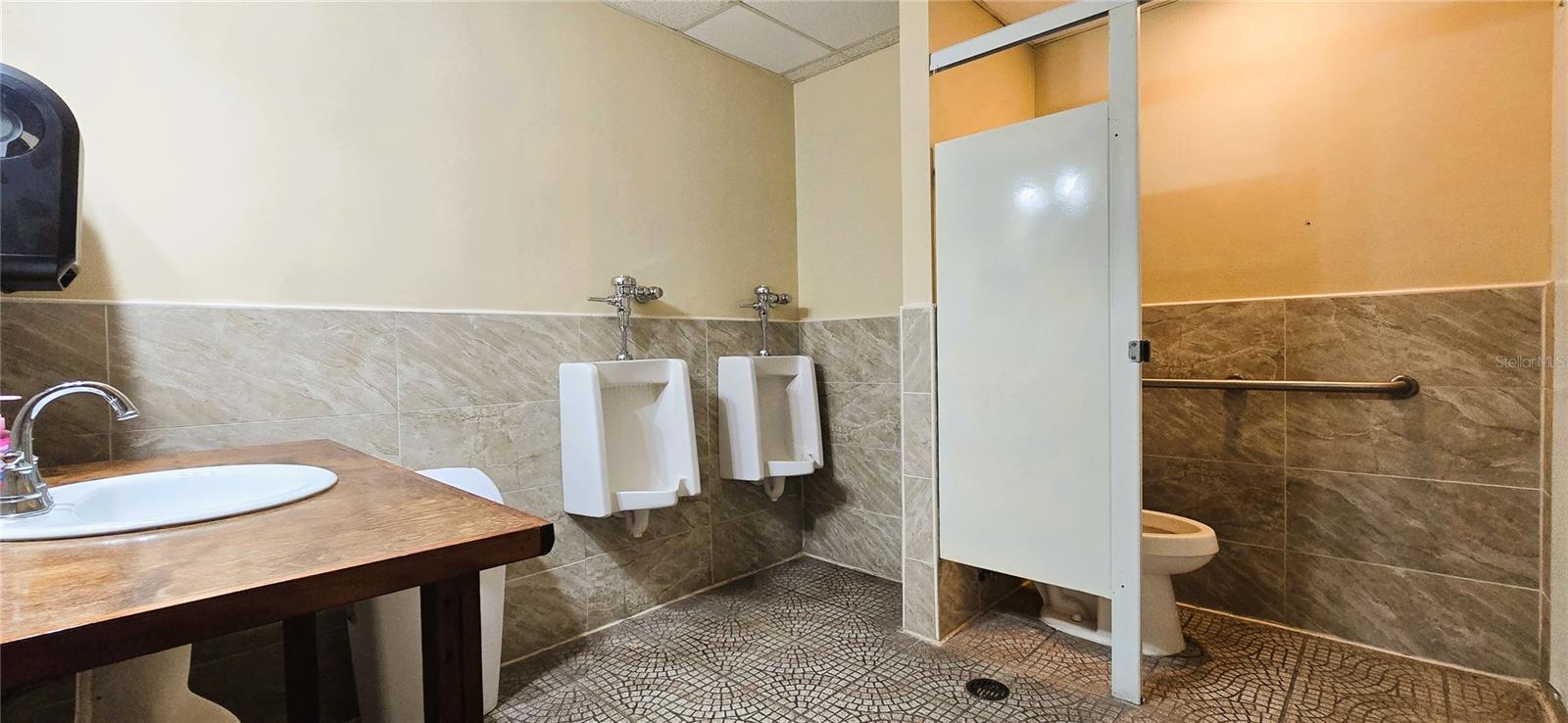 Image 9 of 18 For 253 Stuart Avenue