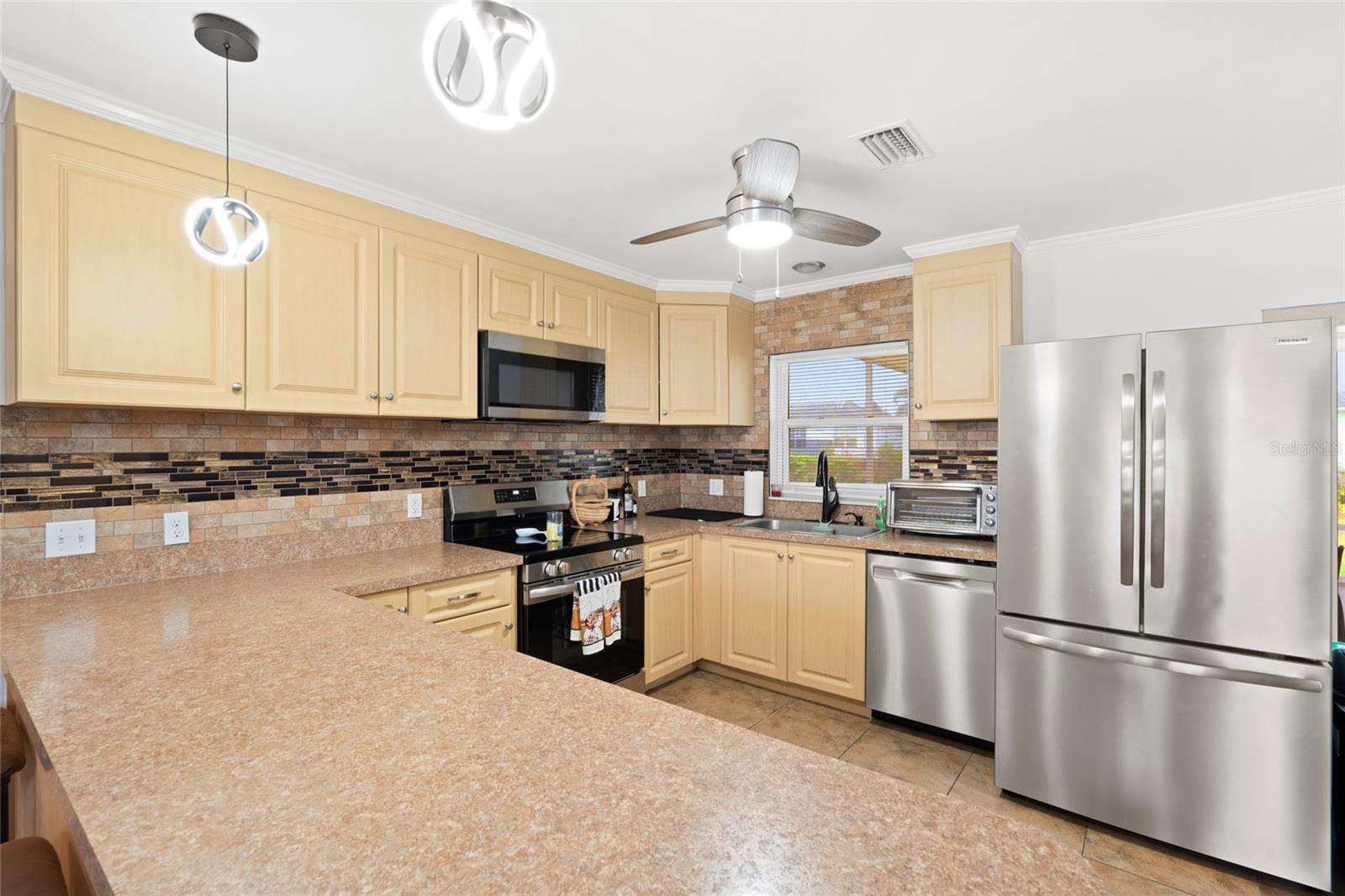 Listing photo id 9 for 1672 Angelico Lane