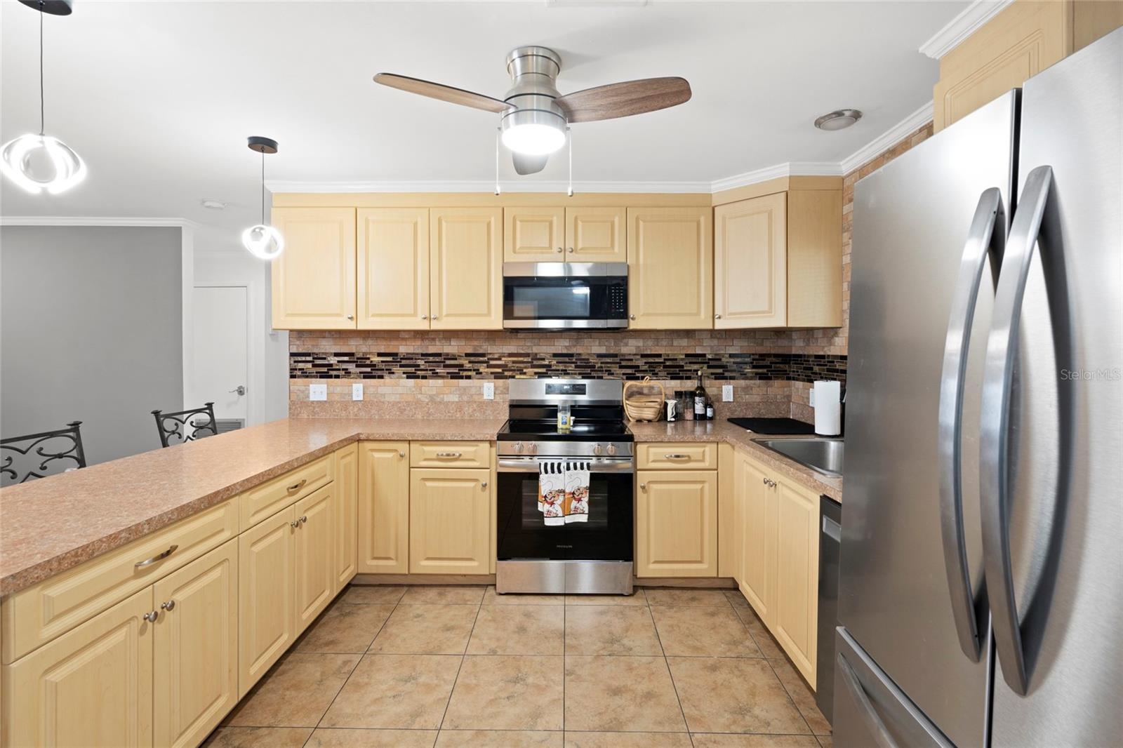 Listing photo id 10 for 1672 Angelico Lane