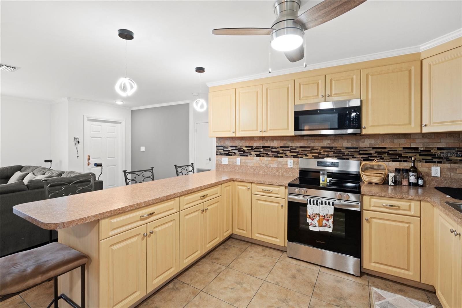 Listing photo id 11 for 1672 Angelico Lane