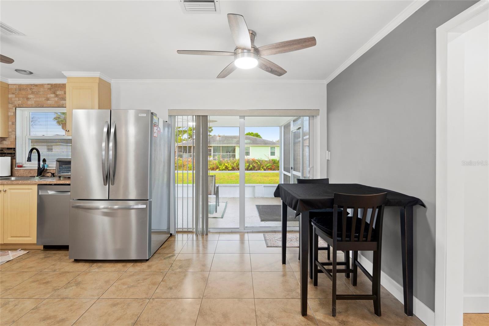 Listing photo id 13 for 1672 Angelico Lane