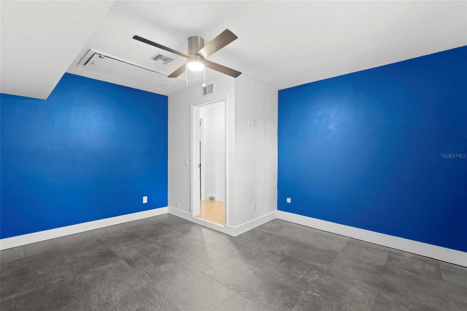 Listing photo id 16 for 1672 Angelico Lane