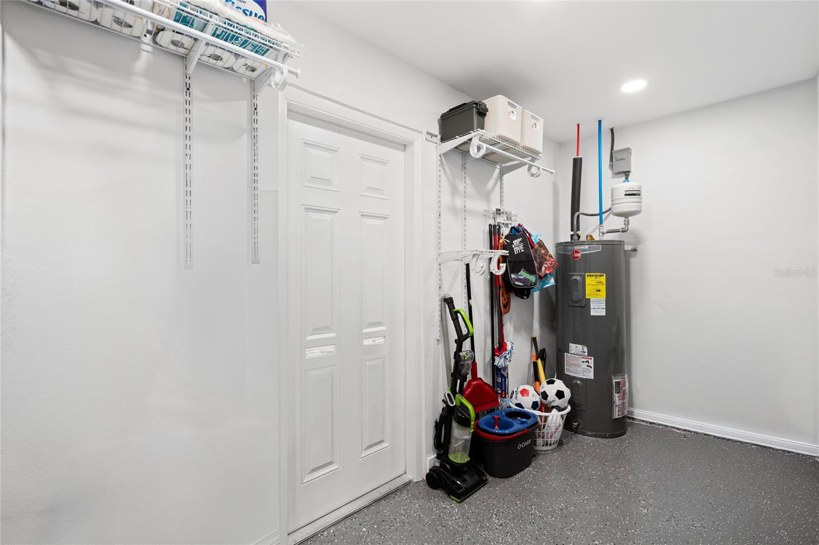 Listing photo id 17 for 1672 Angelico Lane