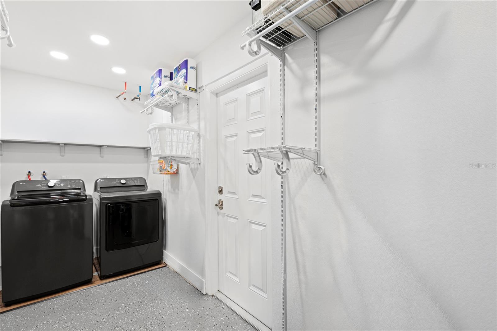 Listing photo id 18 for 1672 Angelico Lane