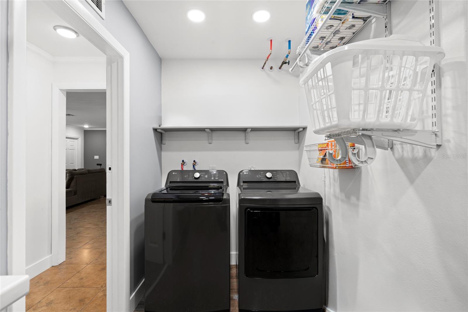 Listing photo id 19 for 1672 Angelico Lane