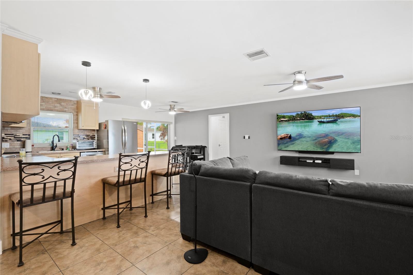 Listing photo id 2 for 1672 Angelico Lane