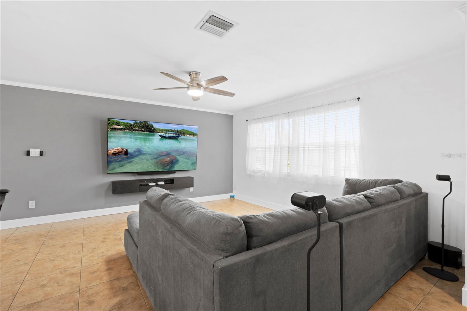 Listing photo id 5 for 1672 Angelico Lane