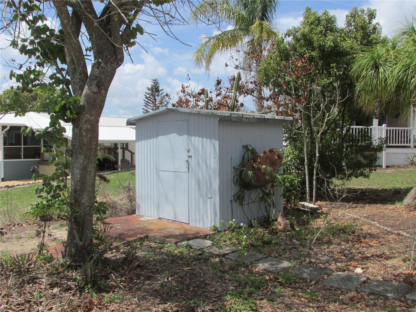 Image 4 of 15 For 9 Blue Quill Circle