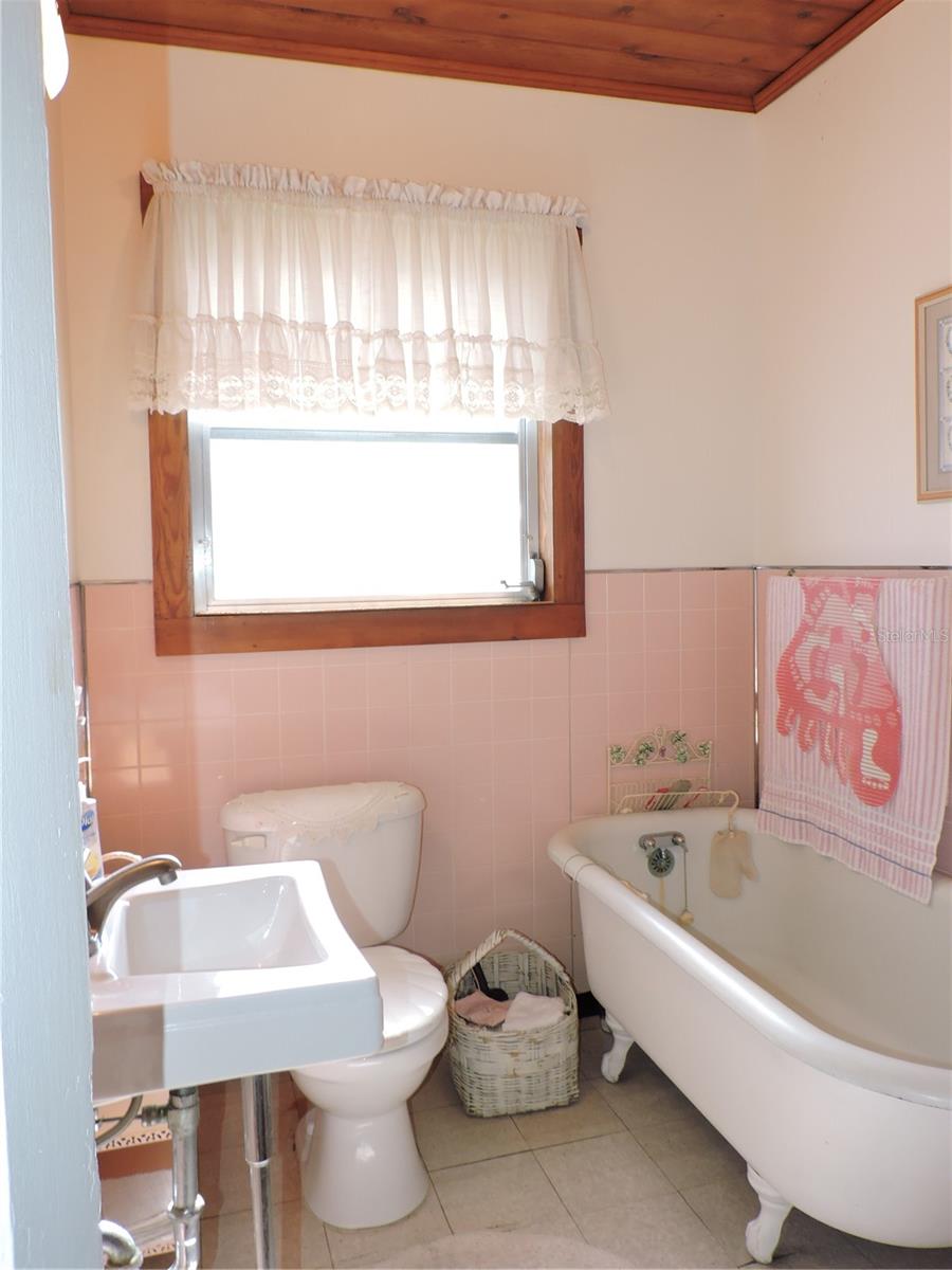 Image 19 of 49 For 14213 Reese Drive