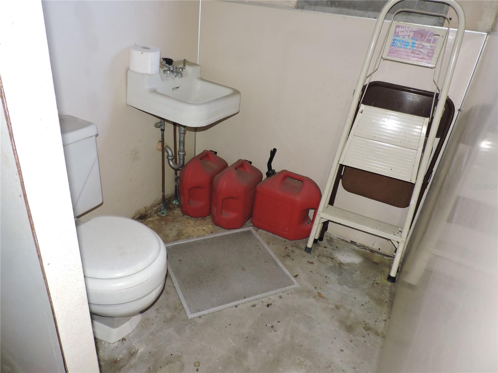 Image 33 of 49 For 14213 Reese Drive