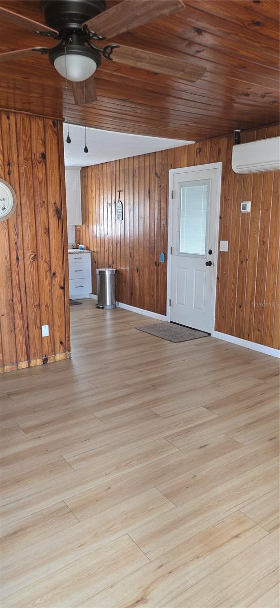 Image 5 of 21 For 1573 Ft Meade Rd