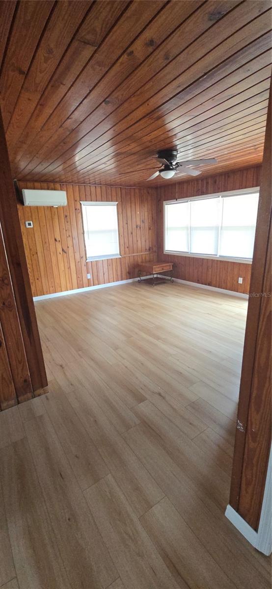 Image 7 of 21 For 1573 Ft Meade Rd