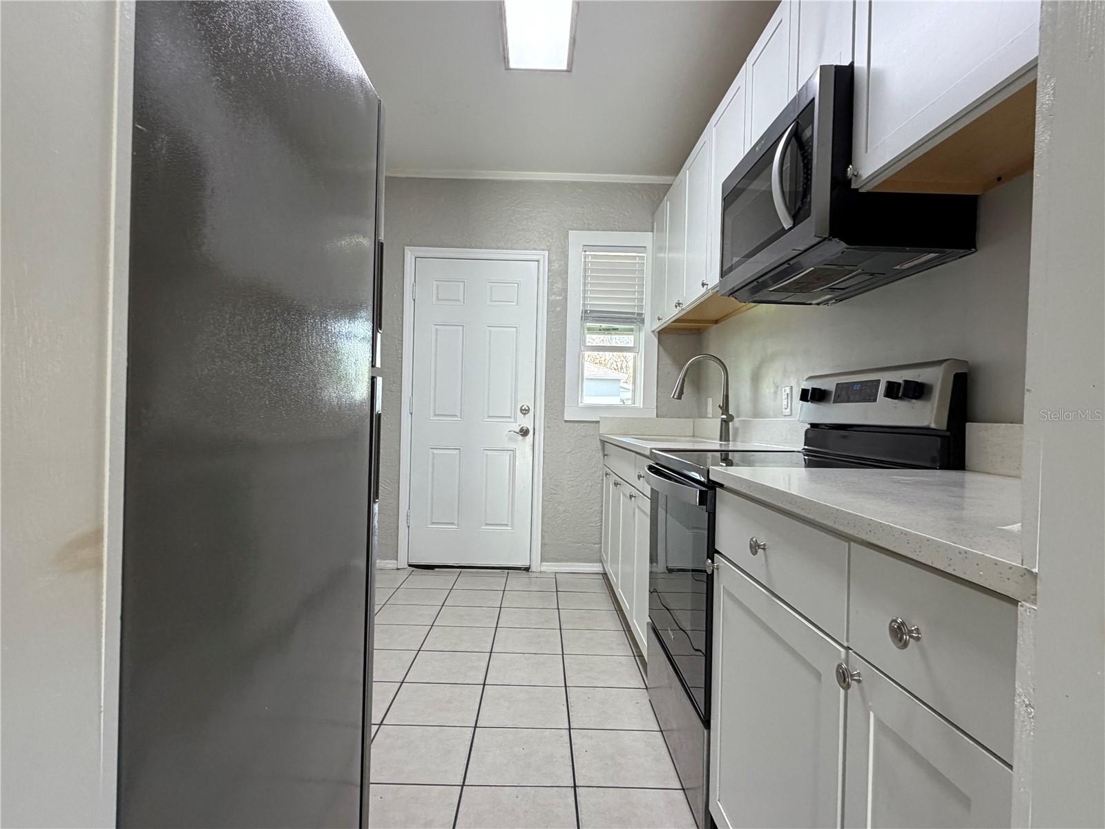 Image 3 of 6 For 1019 2nd Street Se