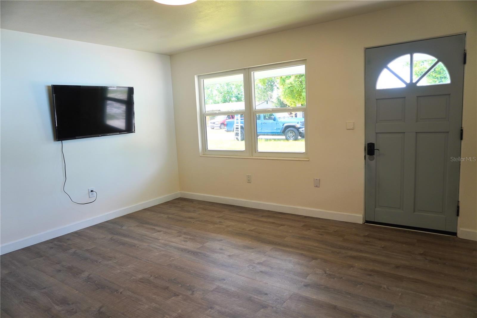 Image 13 of 28 For 324 Jefferson Street