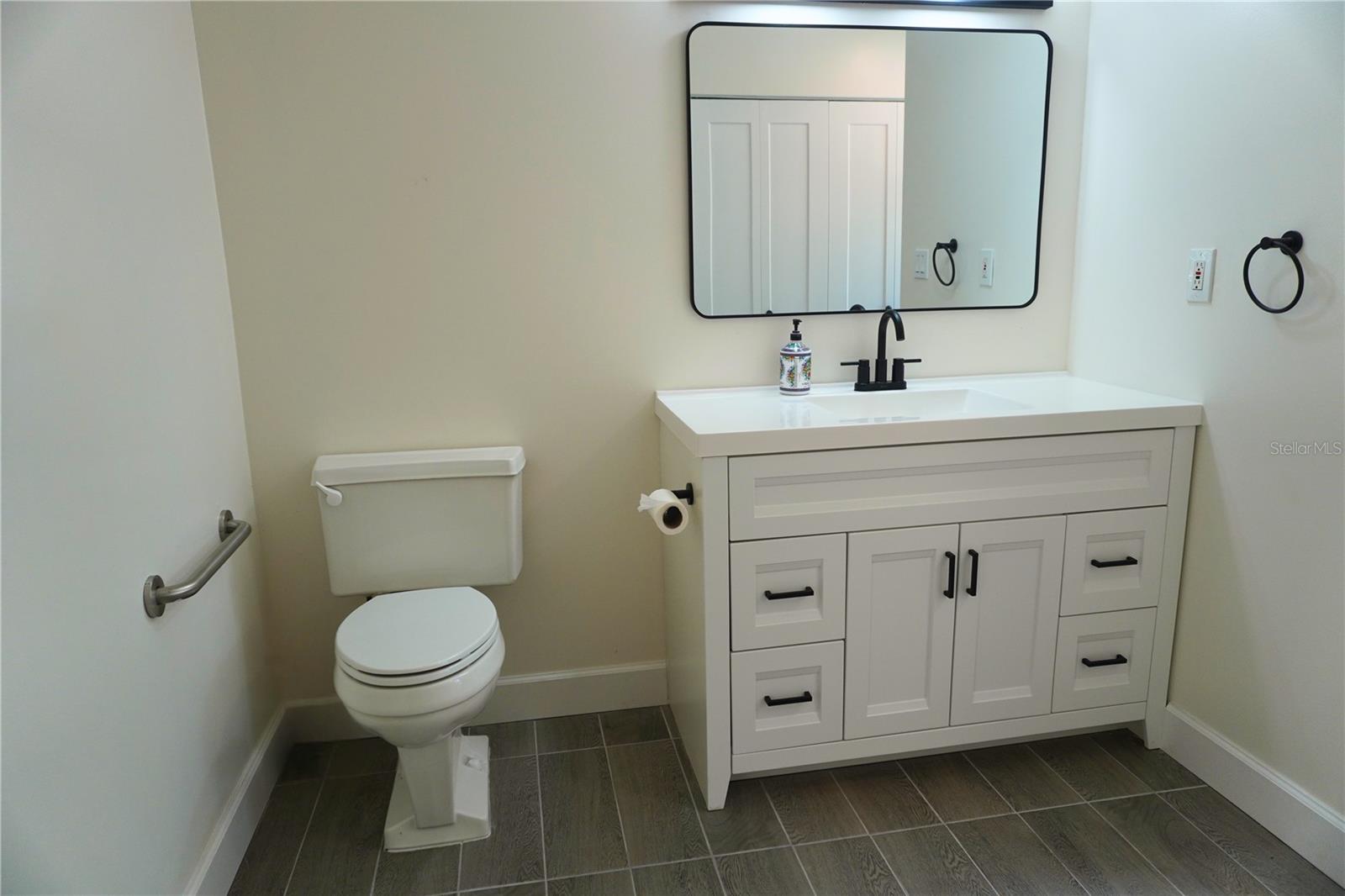 Image 21 of 28 For 324 Jefferson Street