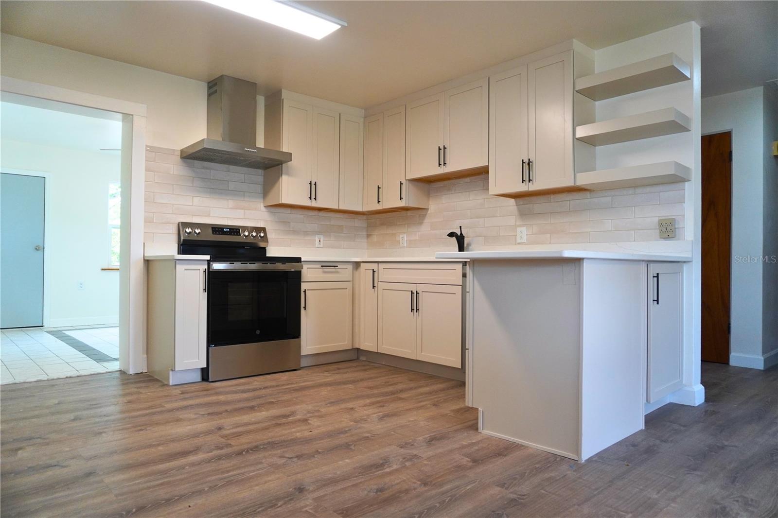 Image 8 of 28 For 324 Jefferson Street