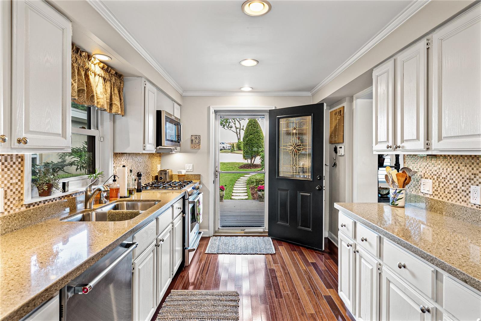 Image 13 of 96 For 1075 Cody Cove Road