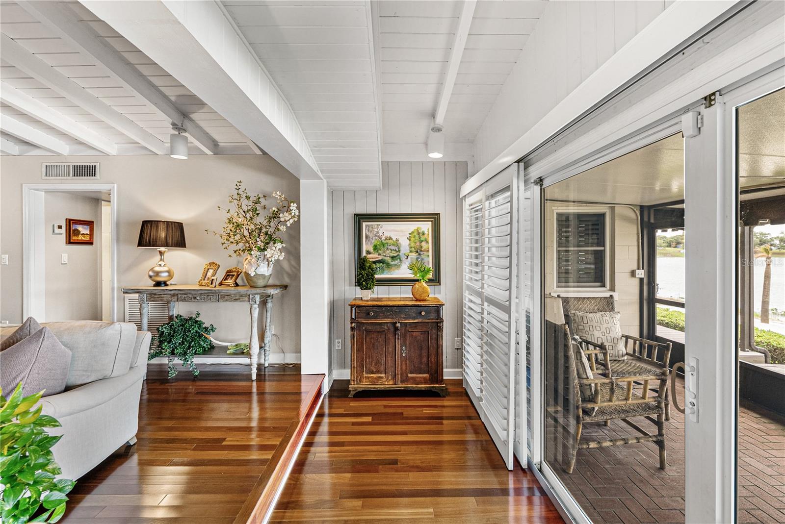 Image 20 of 96 For 1075 Cody Cove Road