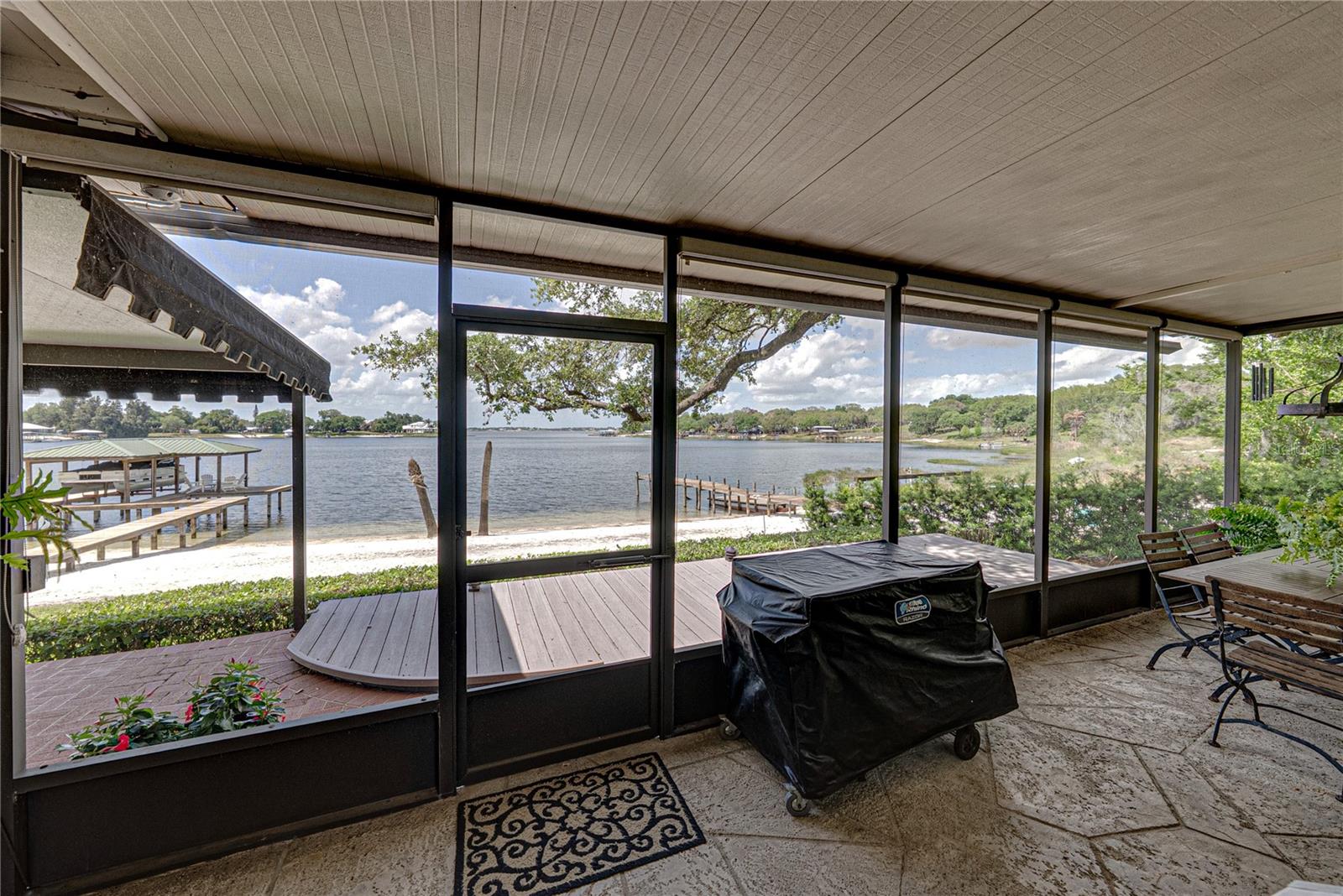 Image 38 of 96 For 1075 Cody Cove Road