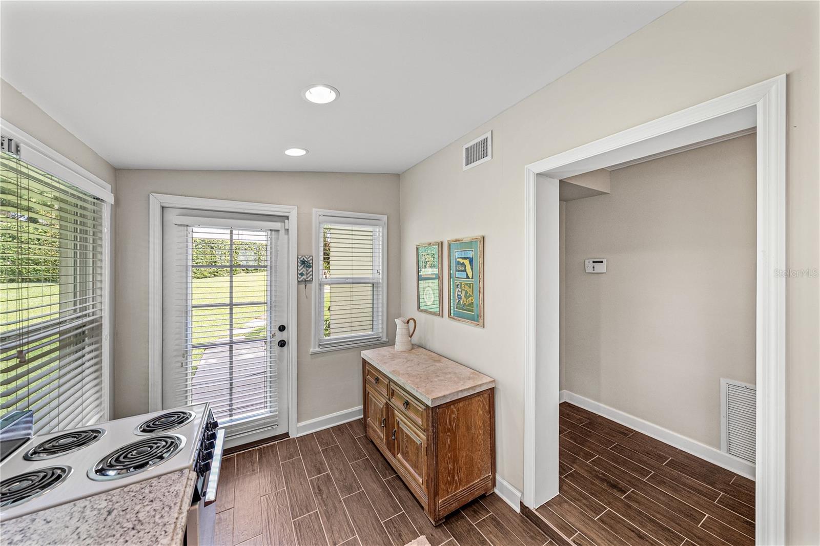 Image 54 of 96 For 1075 Cody Cove Road