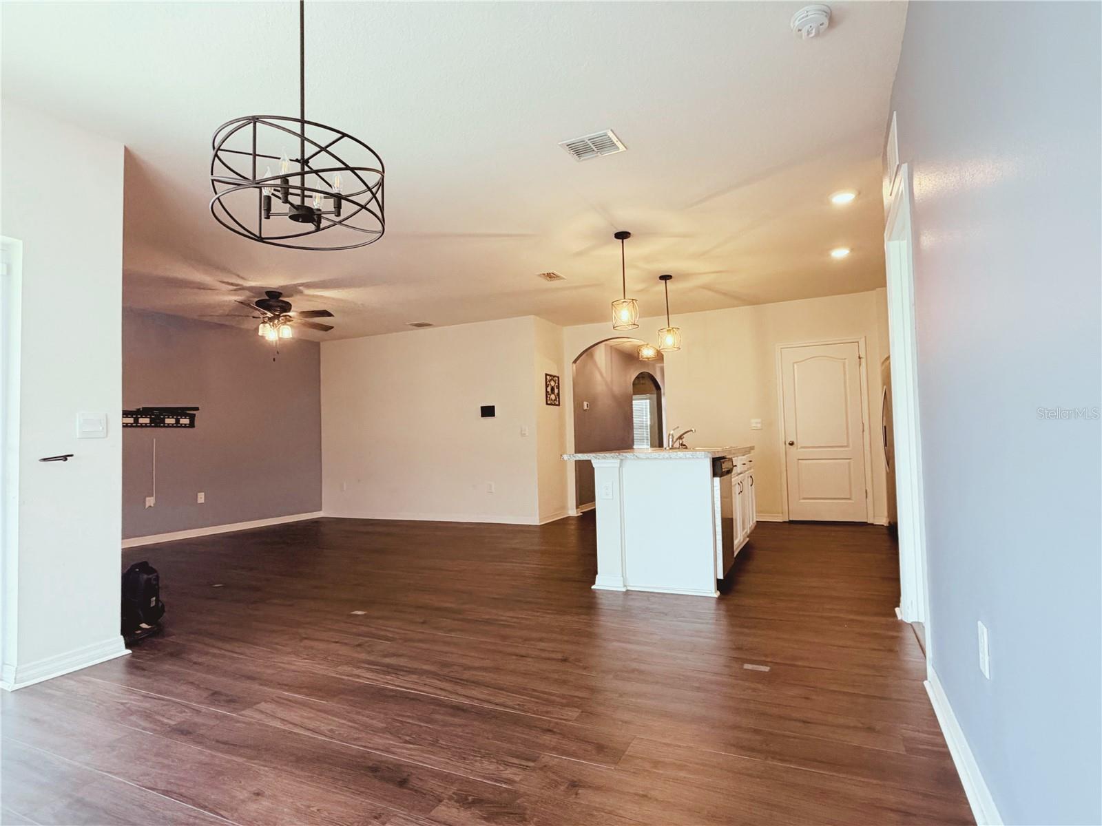 Image 3 of 12 For 910 Sun Burst Road