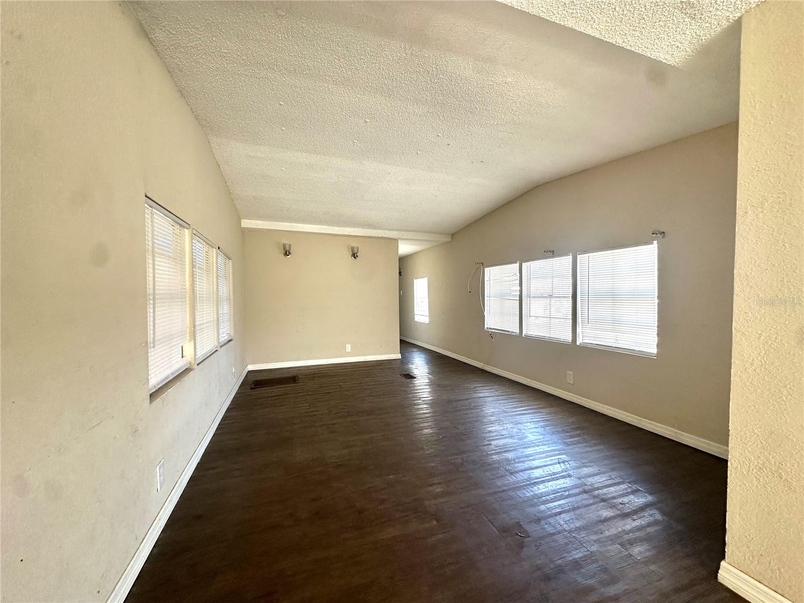 Image 3 of 7 For 12 Hill Street