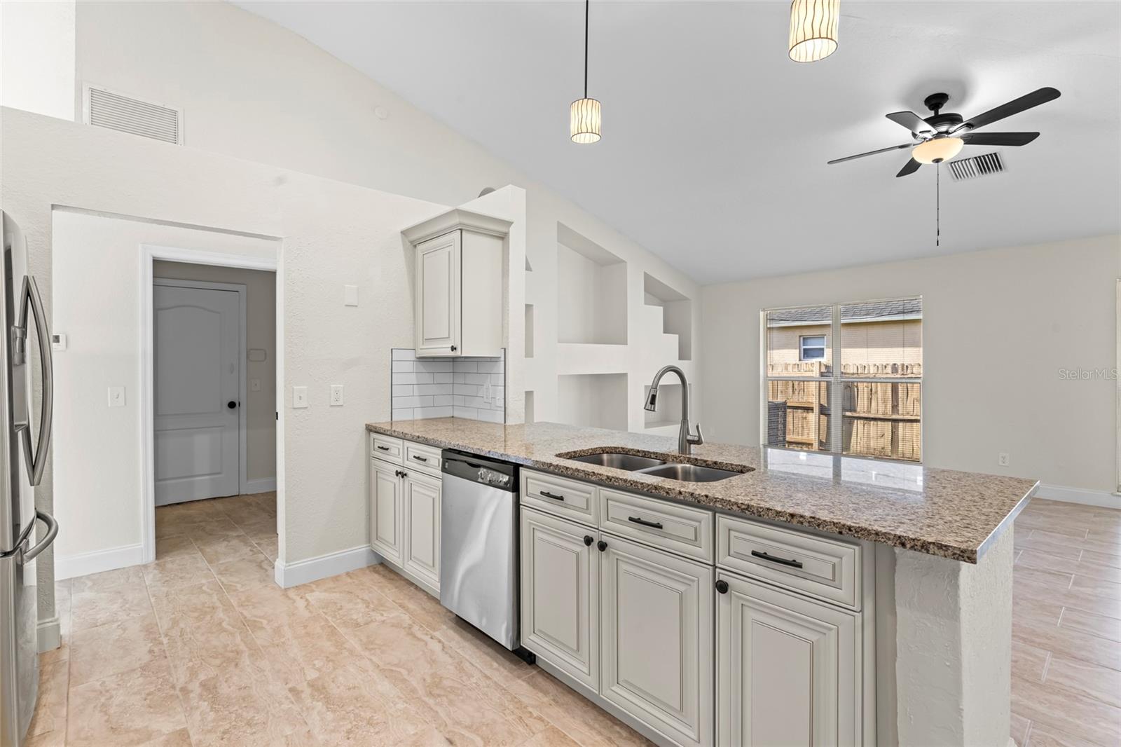 Image 14 of 39 For 2141 Bayshore Boulevard