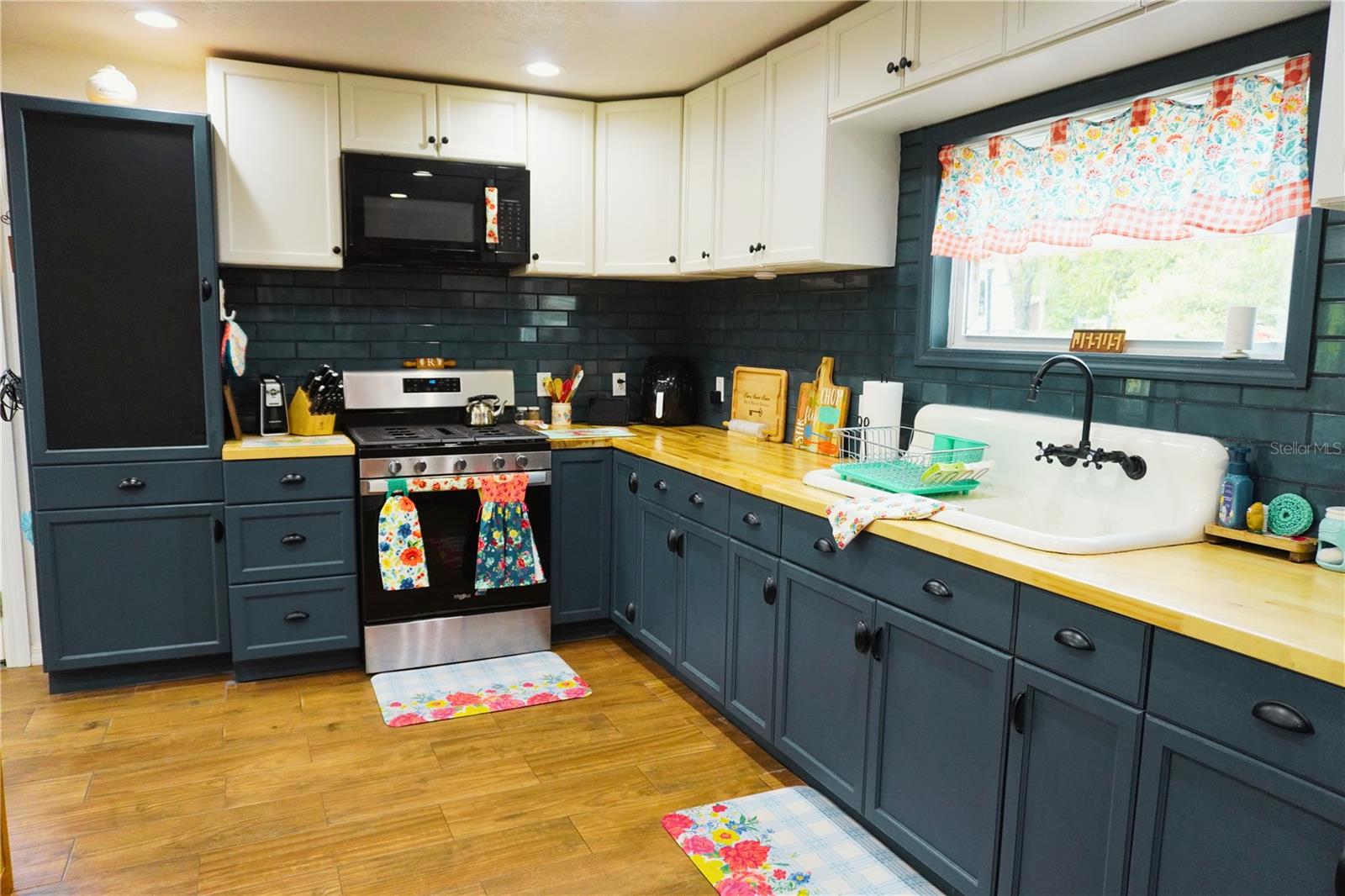 Image 14 of 30 For 11717 Salmon Drive