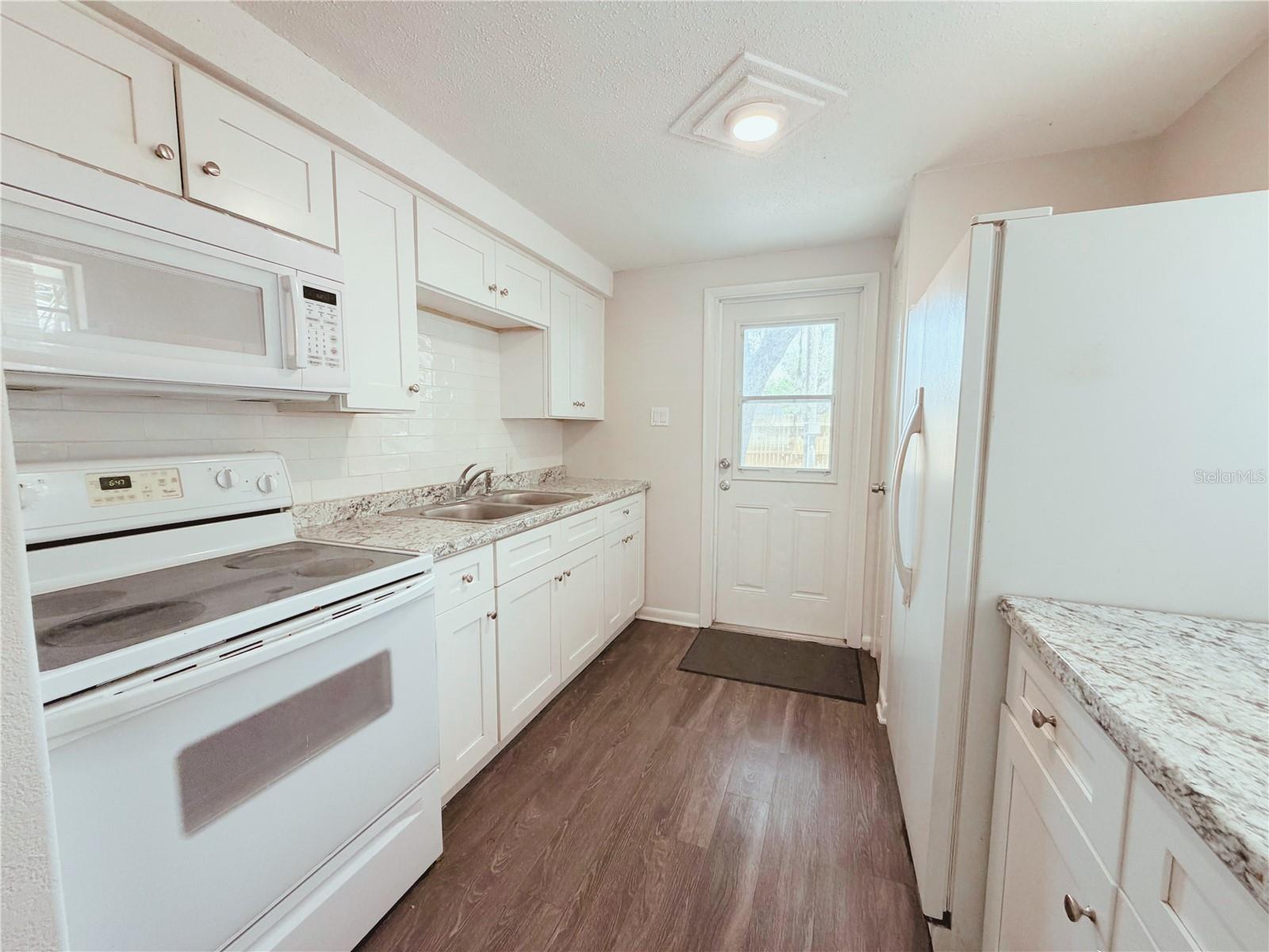 Image 2 of 9 For 5305 Oakwood Court 17